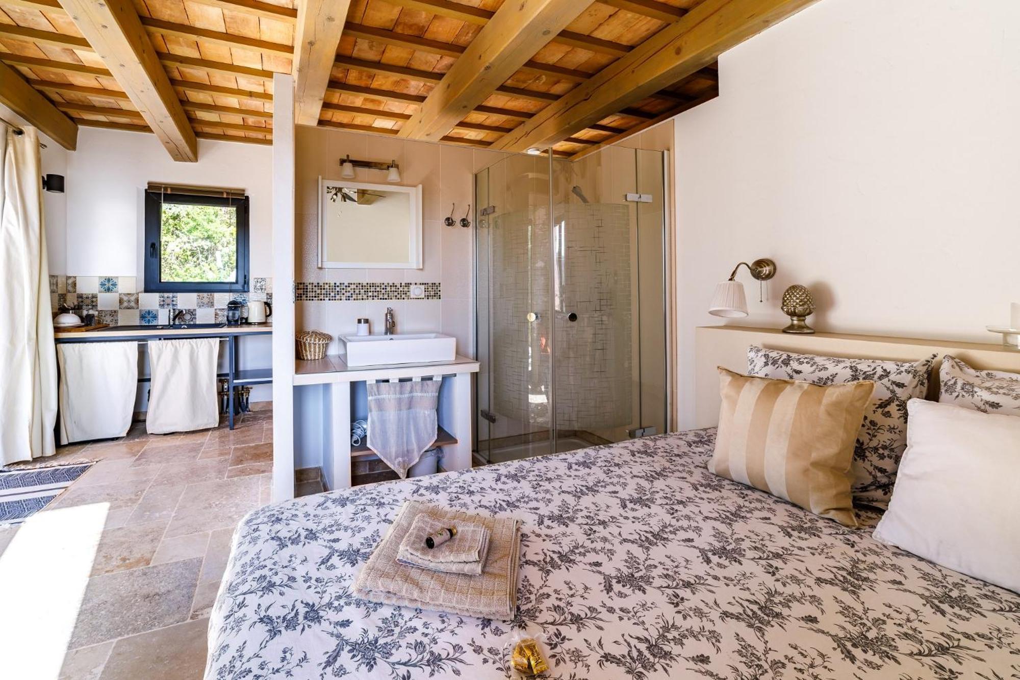 Bed & Breakfast O Patio Du Mas Callas